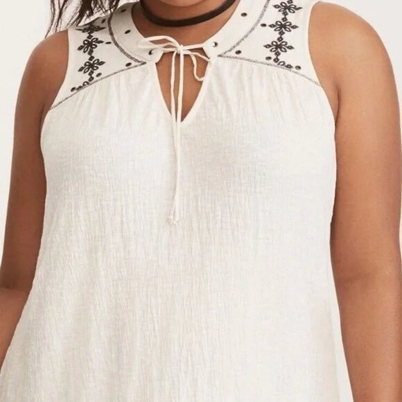 NWT Torrid embroidered grommet front boho tank - Picture 1 of 7